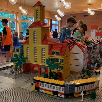 2021_LEGO_Stadttor